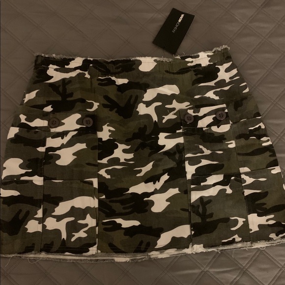 Fashion Nova Dresses & Skirts - Green camouflage skirt